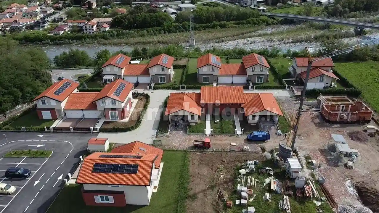 Villa in vendita a Borgosesia