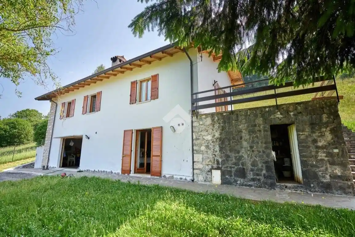 Casa indipendente in vendita a Brenzone sul Garda