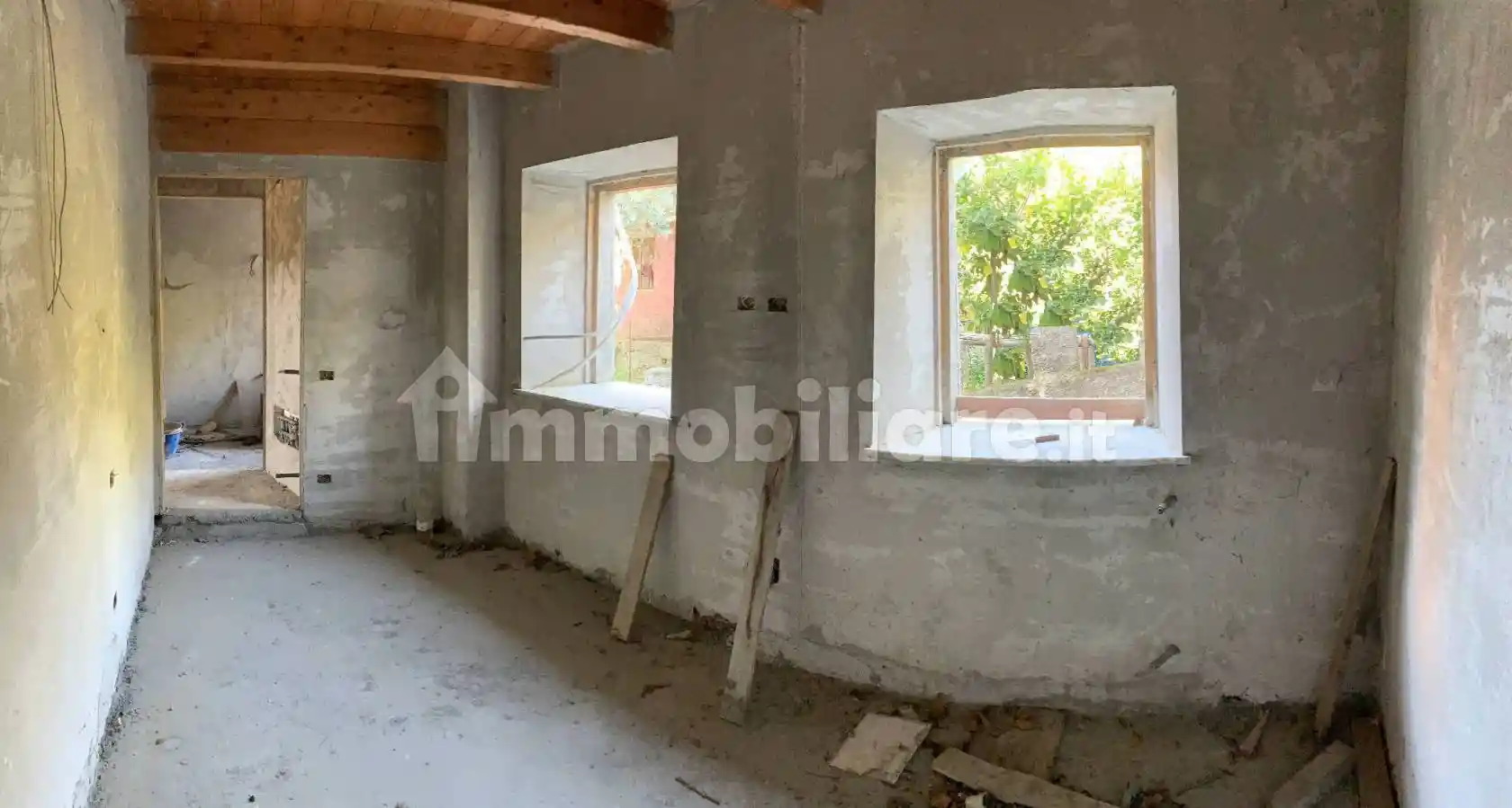Casa indipendente in vendita a Massa