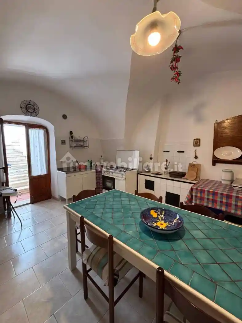 Trilocale largo Sant'Andrea 3, Centro, Irsina - foto 2