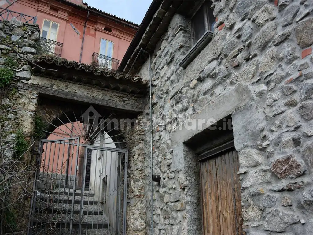 Palazzo - Edificio in vendita a Longobucco