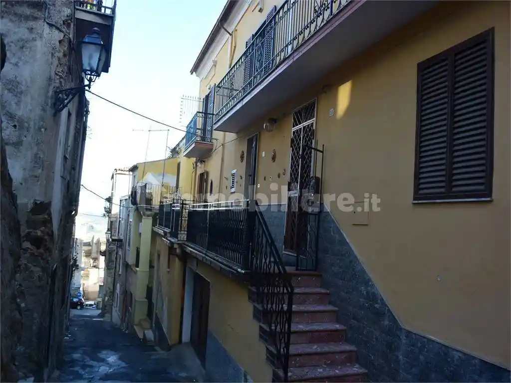 Palazzo - Edificio in vendita a Corigliano-Rossano