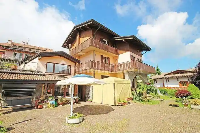 Villa in vendita a Selvino
