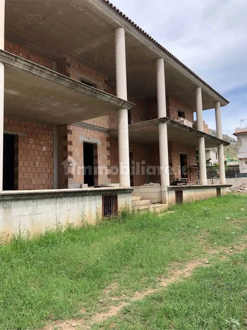 Palazzo - Edificio in vendita a Mondragone