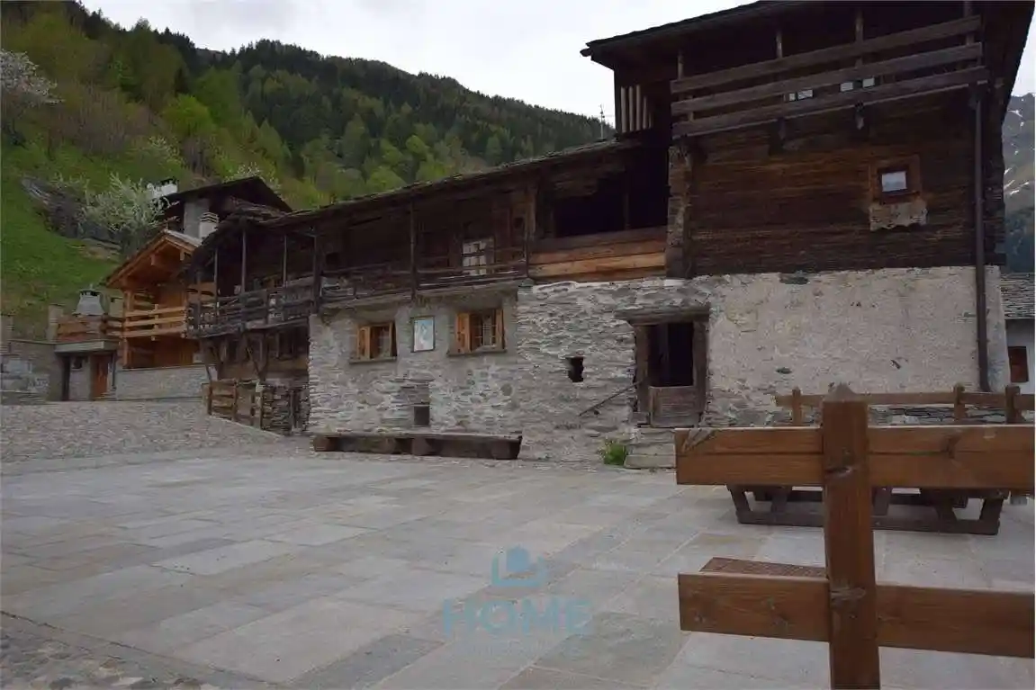 Palazzo - Edificio in vendita a Madesimo