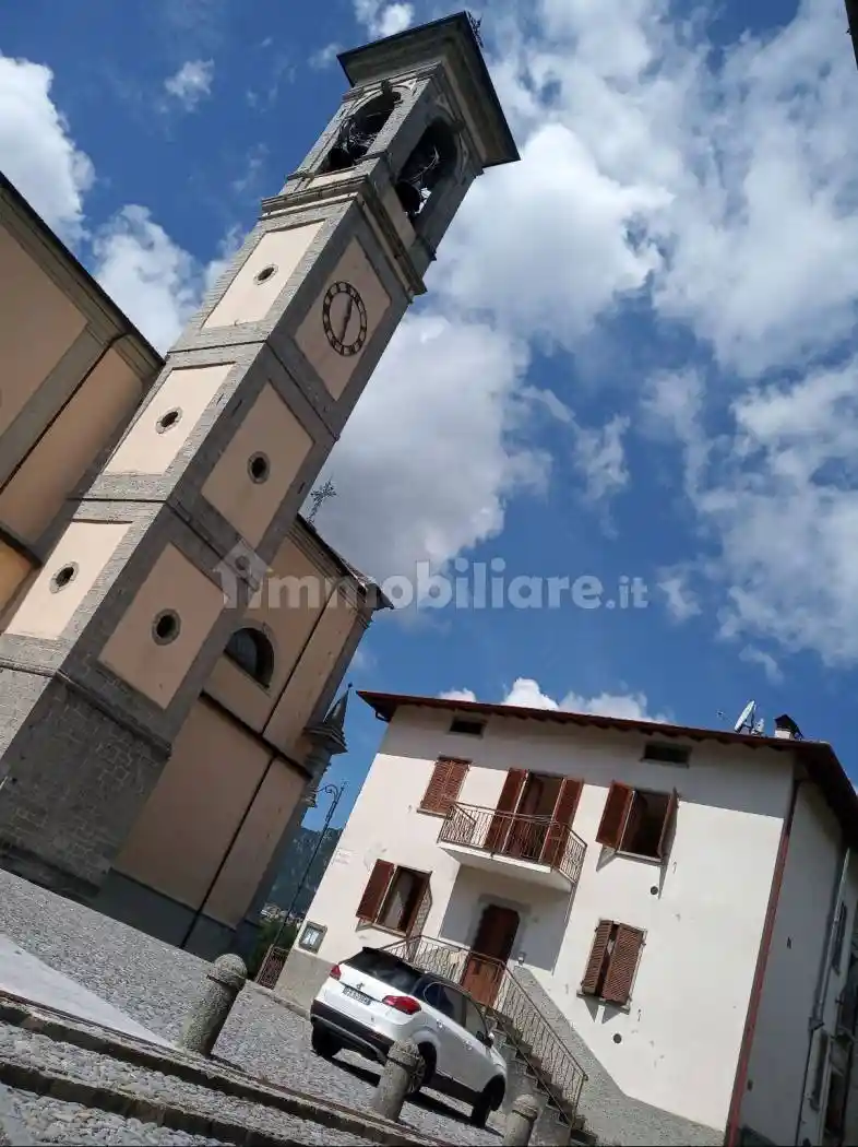 Casa indipendente in vendita a Locatello