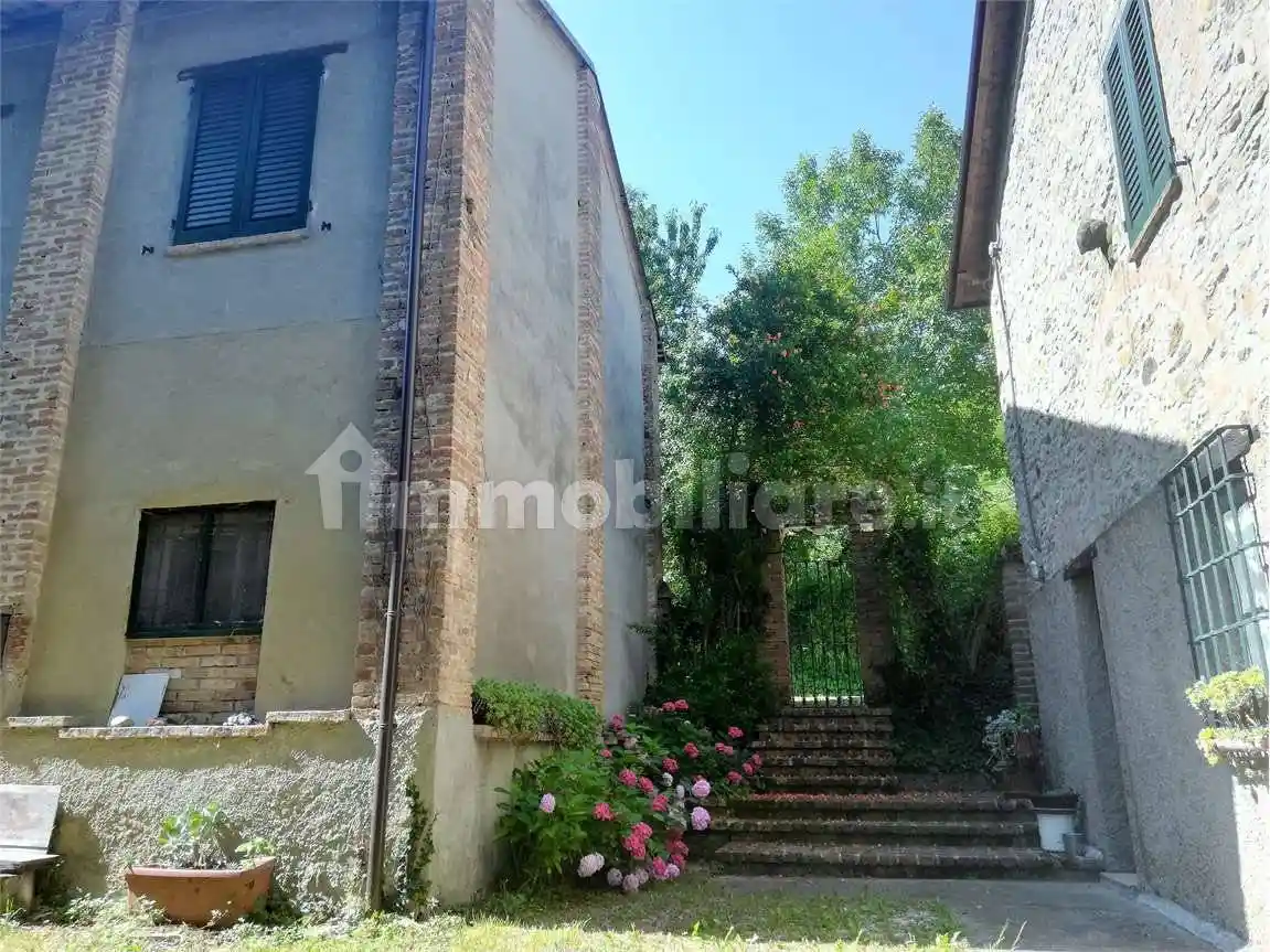 Rustico - Casale in vendita a Gropparello