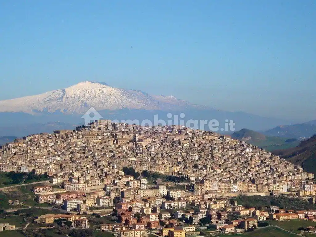Casa indipendente in affitto a Gangi