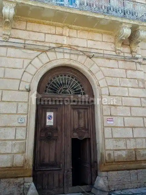 Palazzo - Edificio in vendita a Squinzano