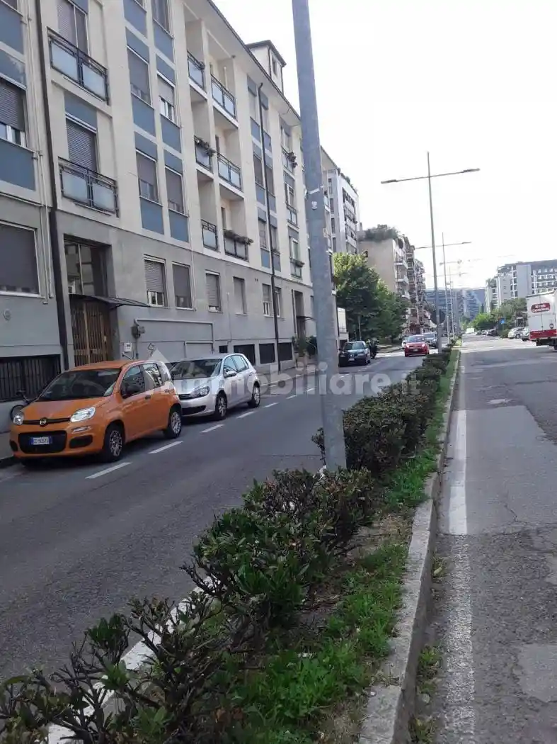 Palazzo - Edificio in vendita a San Donato Milanese