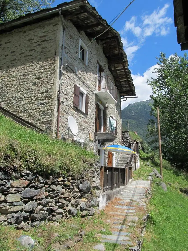 Casa indipendente in vendita a Torre di Santa Maria