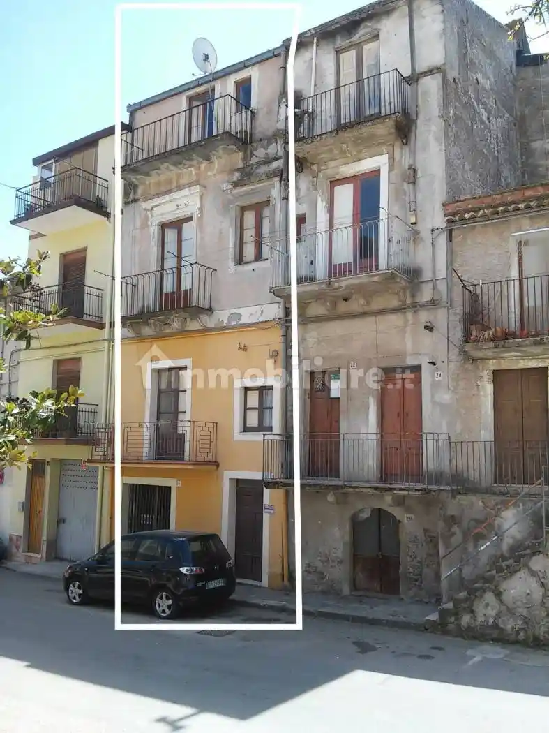 Casa indipendente in vendita a Francavilla di Sicilia