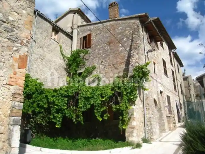 Casa indipendente in vendita a Massa Martana