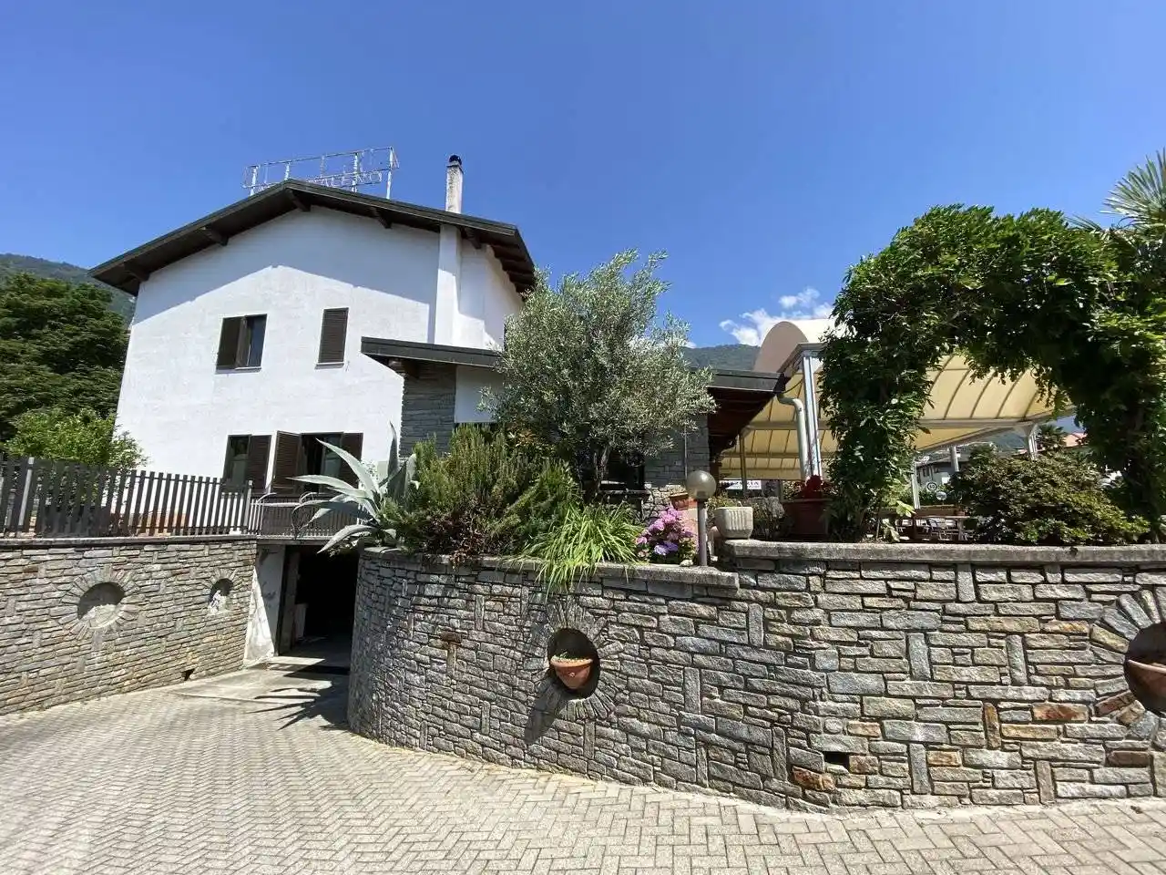 Casa indipendente in vendita a Domaso