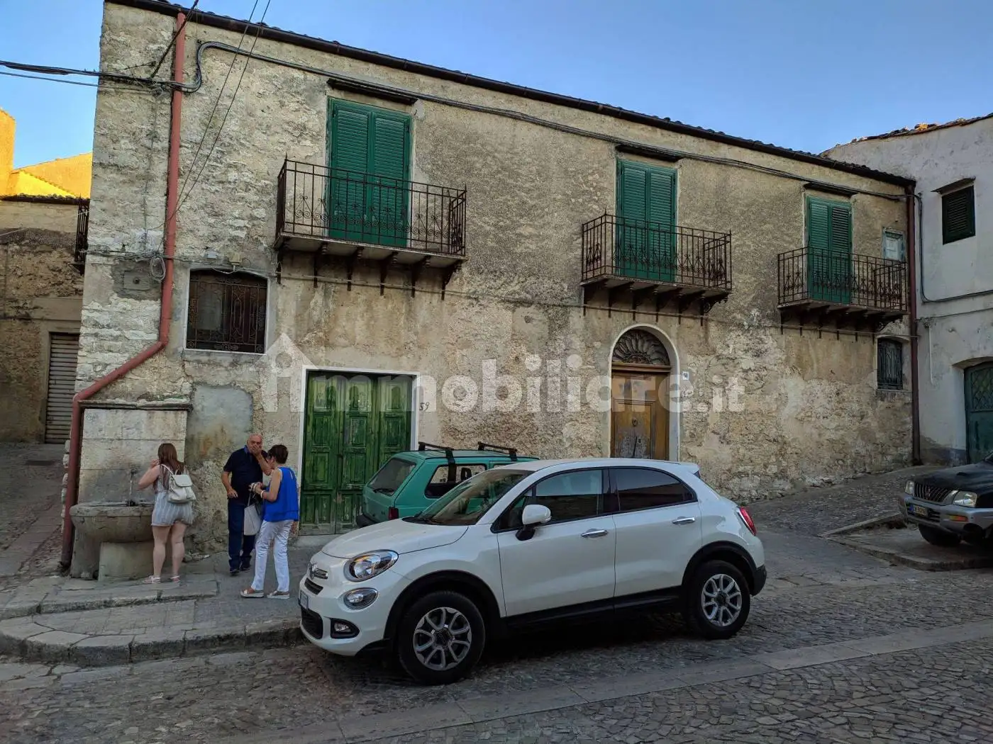 Palazzo - Edificio in vendita a Palazzo Adriano