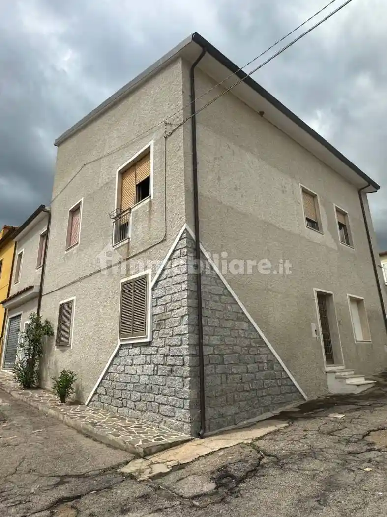 Casa indipendente in vendita a Monti