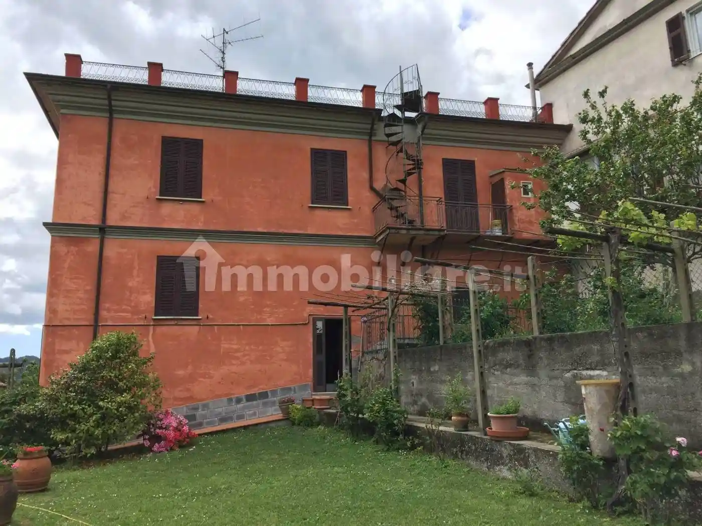 Villa in vendita a Podenzana