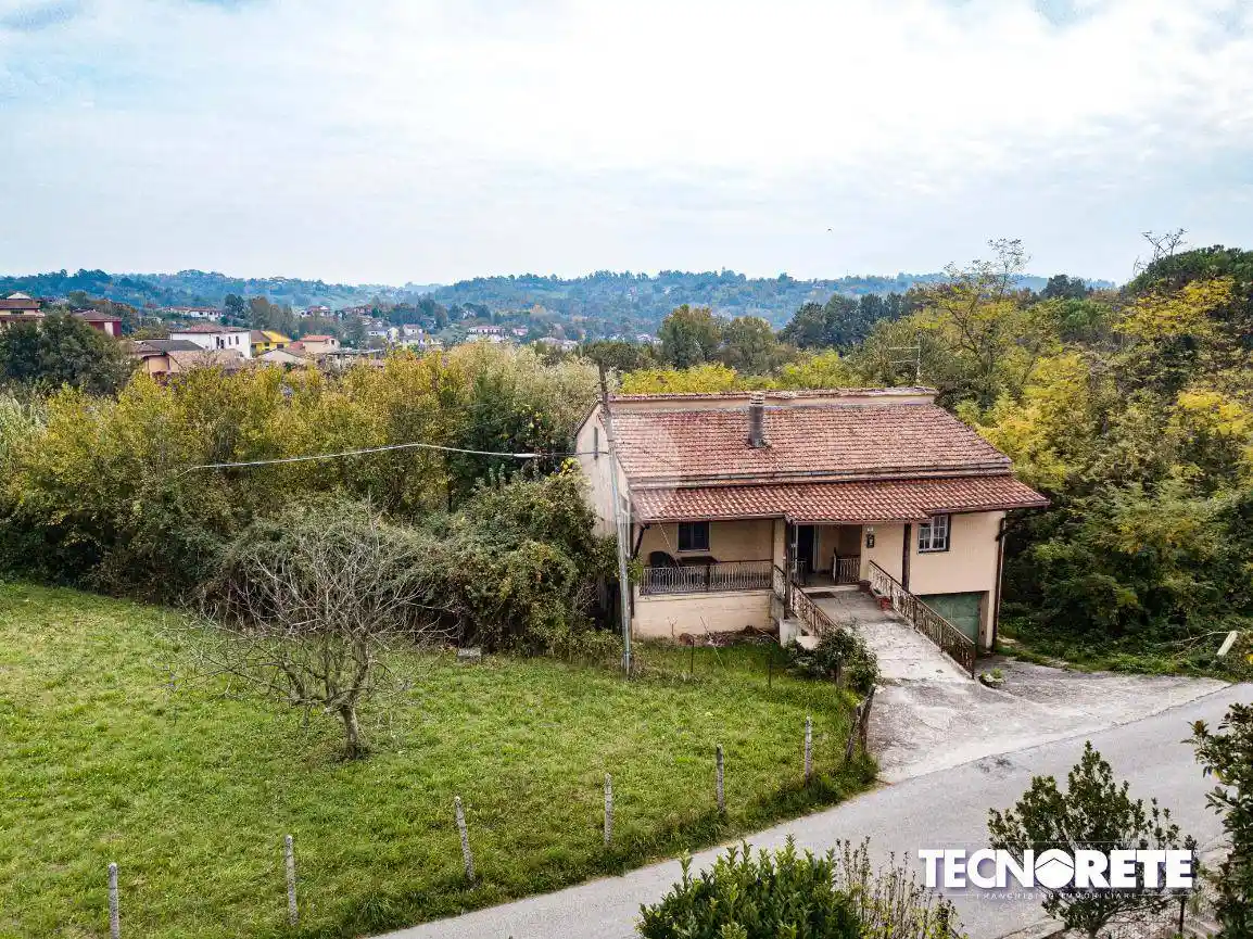 Casa indipendente in vendita a Frosinone