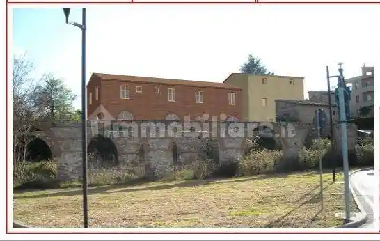 Palazzo - Edificio in vendita a Chiusi