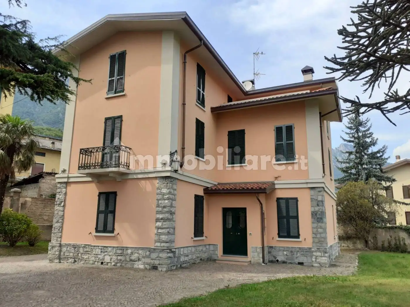Villa in vendita a Civate