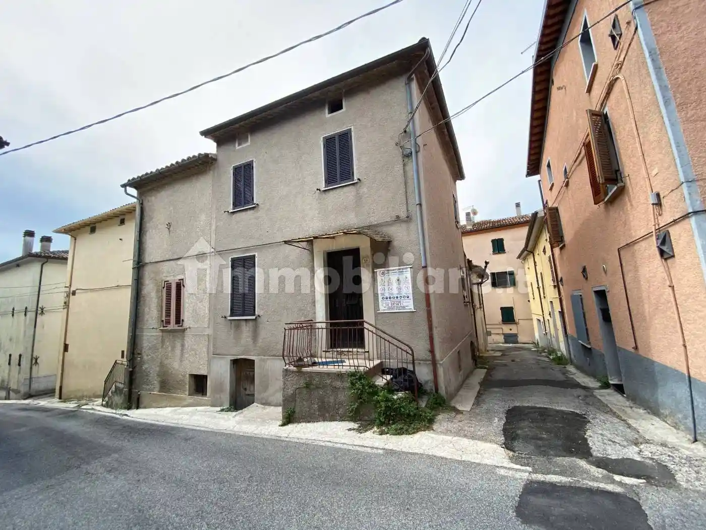 Casa indipendente in vendita a Fossato di Vico