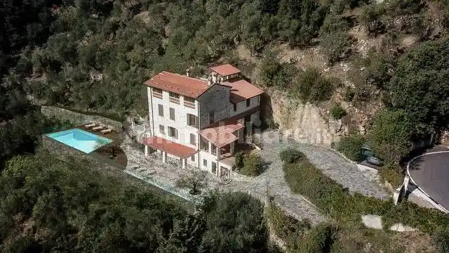Rustico - Casale in vendita a Camaiore
