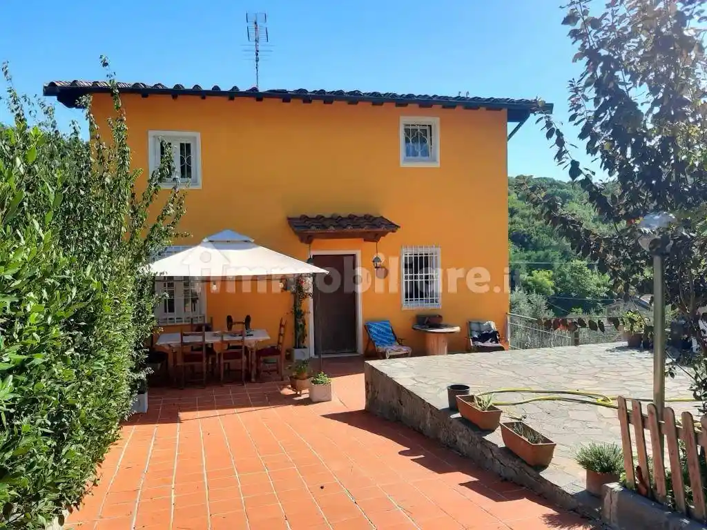 Rustico - Casale in vendita a Lucca