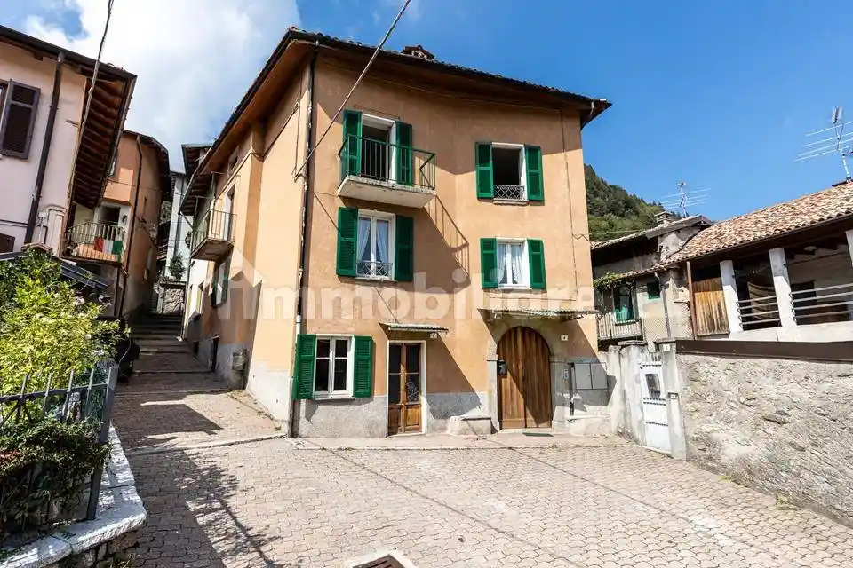 Casa indipendente in vendita a Magreglio