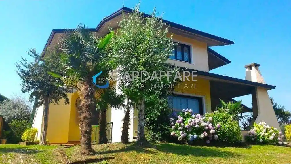Villa in vendita a Manerba del Garda