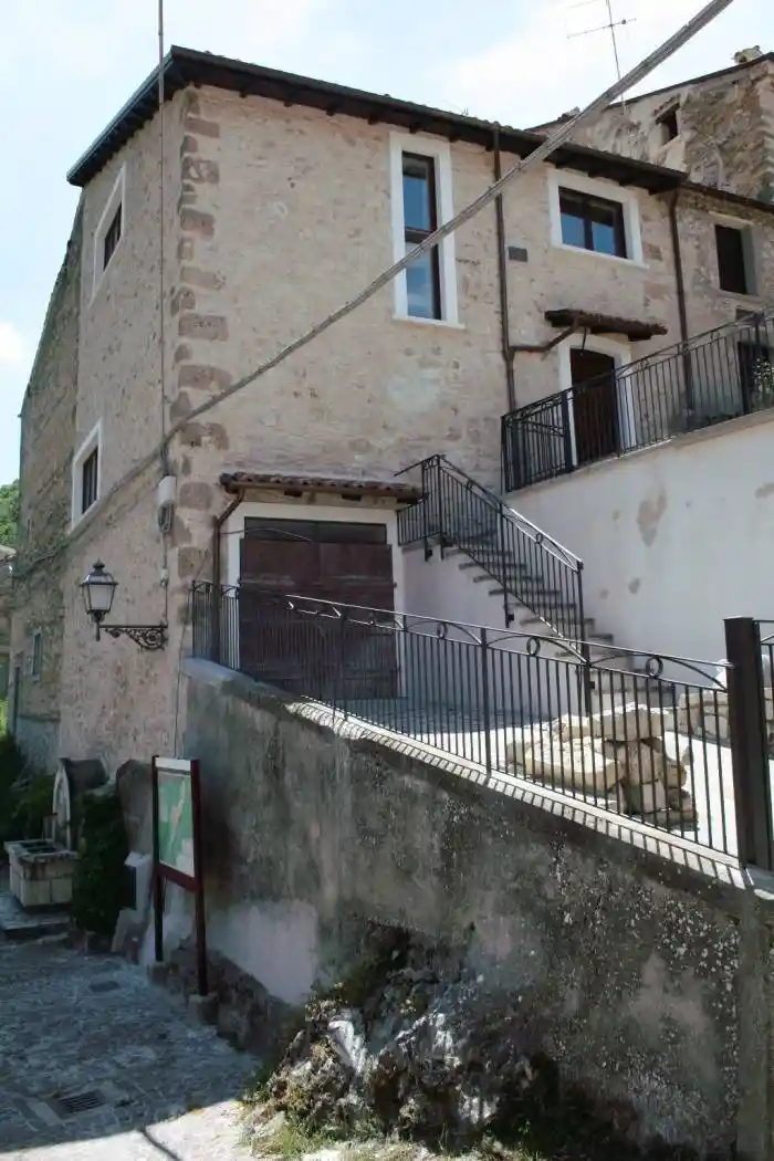 Casa indipendente in vendita a Anversa degli Abruzzi