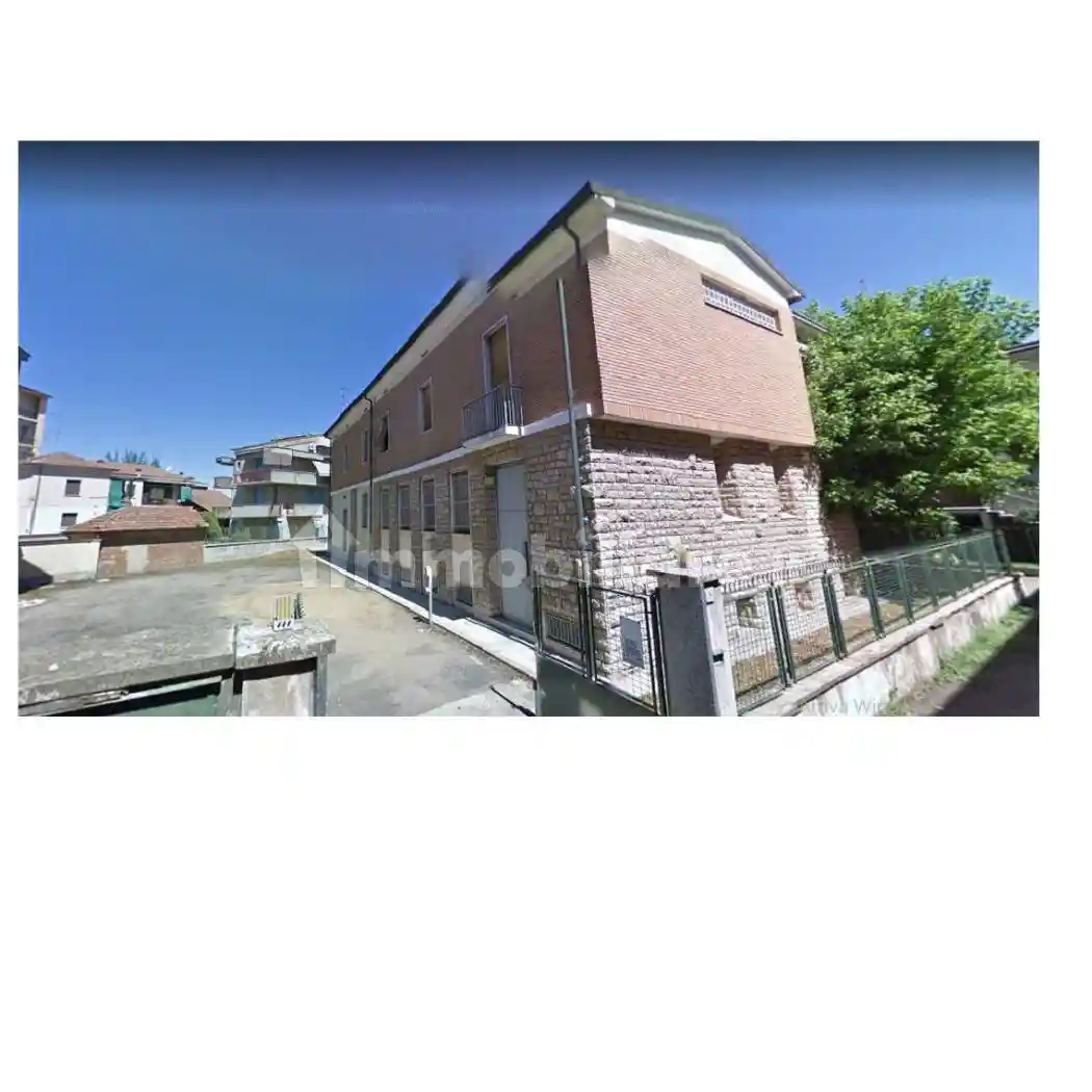 Palazzo - Edificio in vendita a Broni