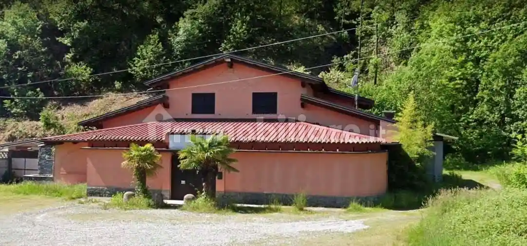 Casa indipendente in vendita a Serravalle Sesia