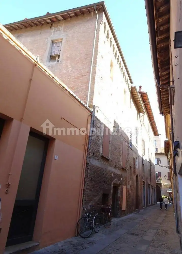 Palazzo - Edificio in vendita a Imola