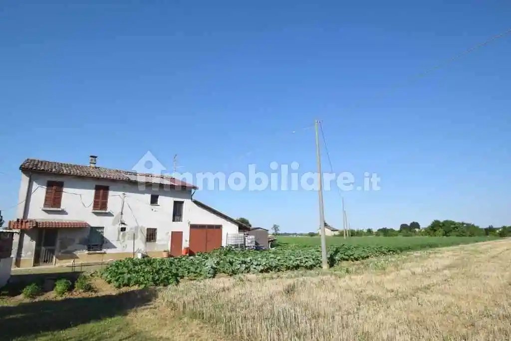 Rustico - Casale in vendita a Carpaneto Piacentino