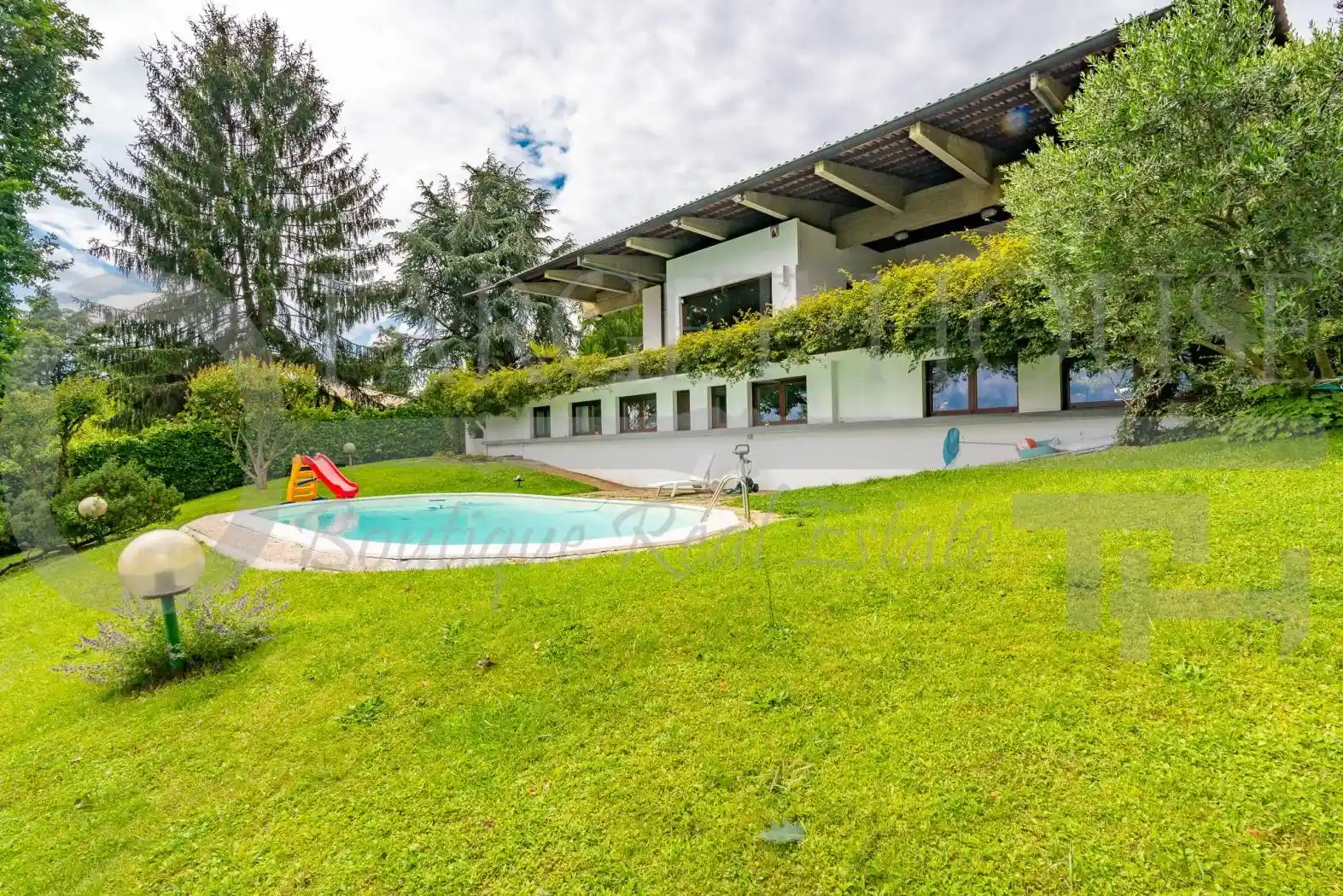 Villa in vendita a Carate Brianza