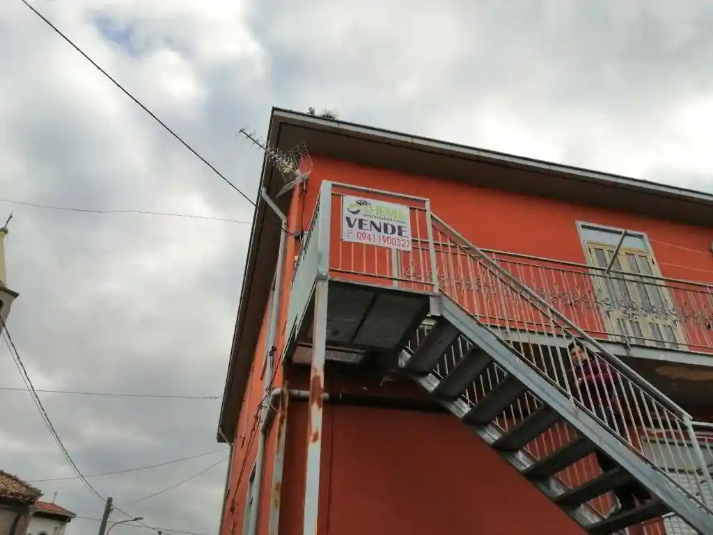 Casa indipendente in vendita a Montalbano Elicona