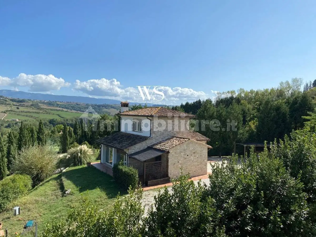 Casa indipendente in affitto a Todi