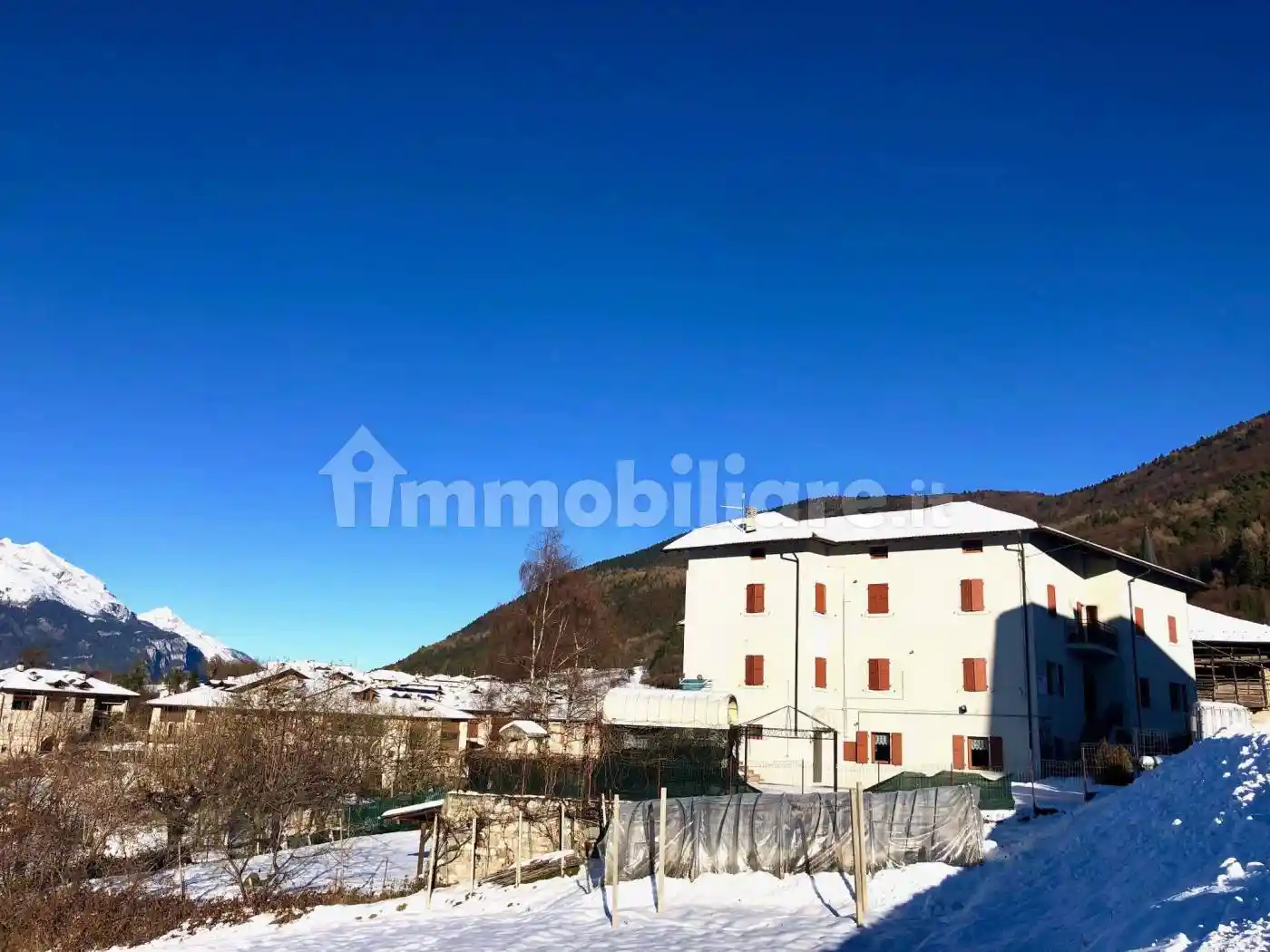 Palazzo - Edificio in vendita a Comano Terme