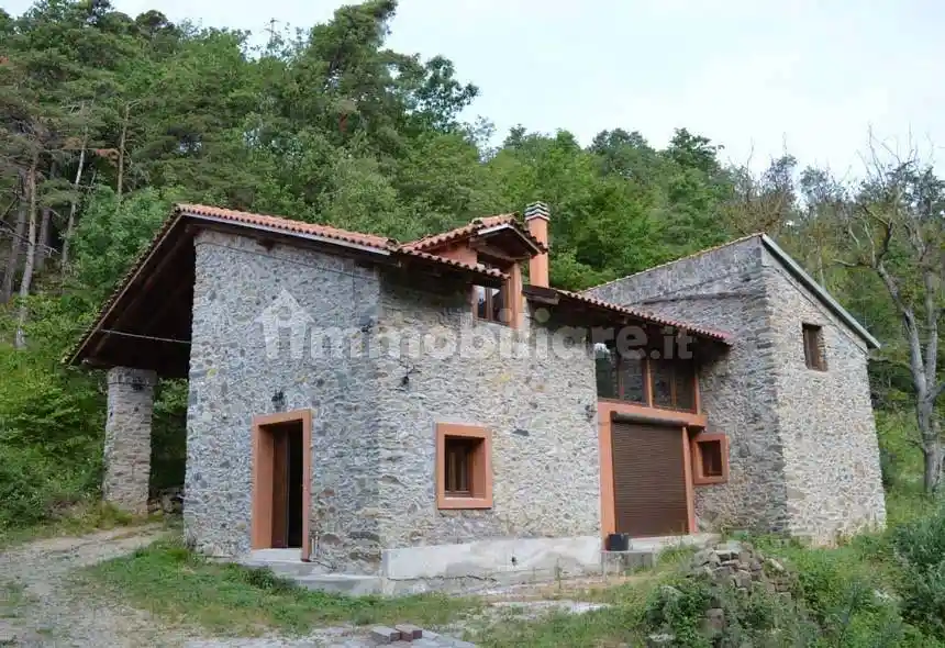 Villa in vendita a Giusvalla