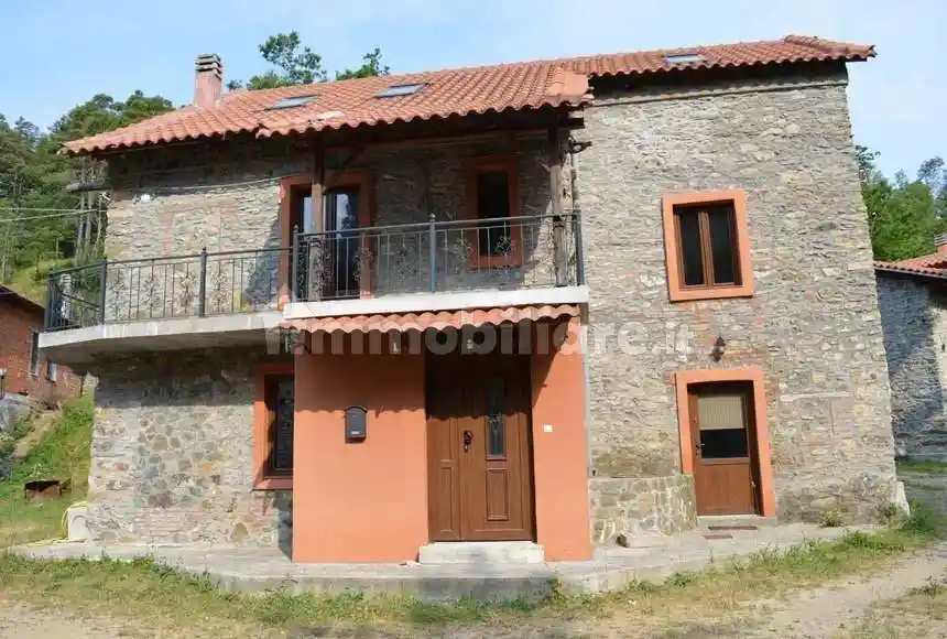 Villa in vendita a Giusvalla