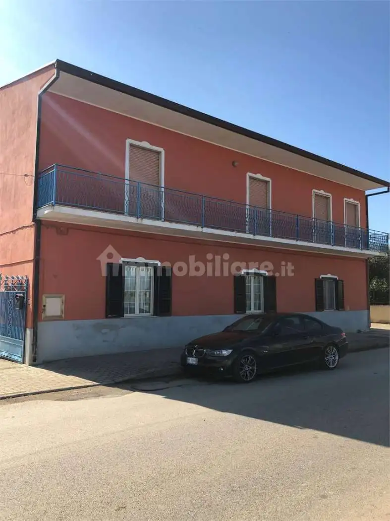 Palazzo - Edificio in vendita a Francolise