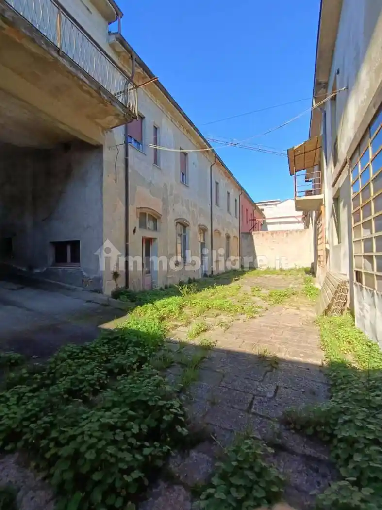 Palazzo - Edificio in vendita a Crema