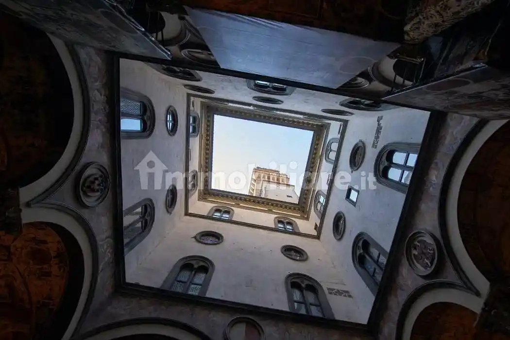 Palazzo - Edificio in vendita a Roma