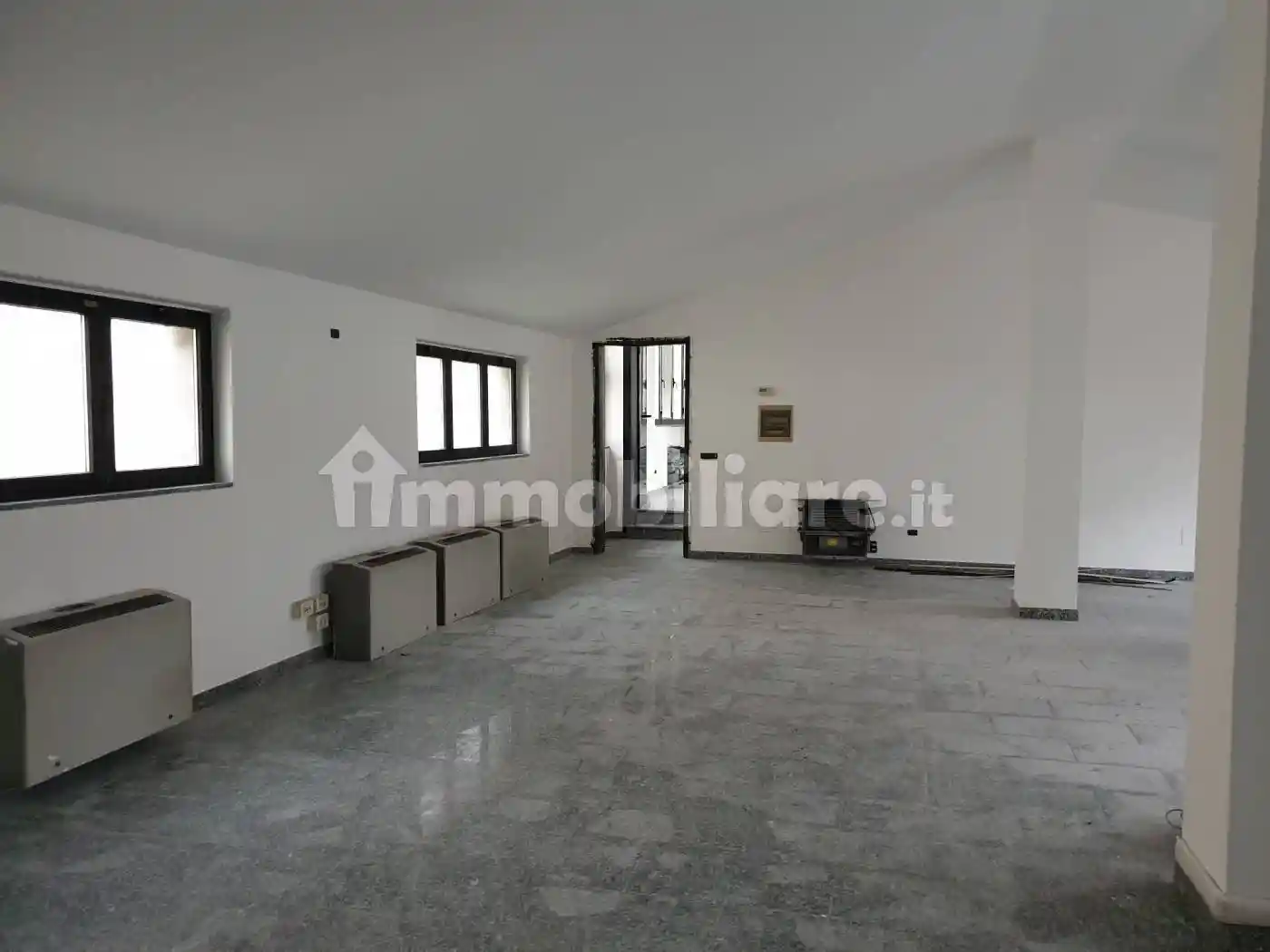 Palazzo - Edificio in Affitto - foto 3