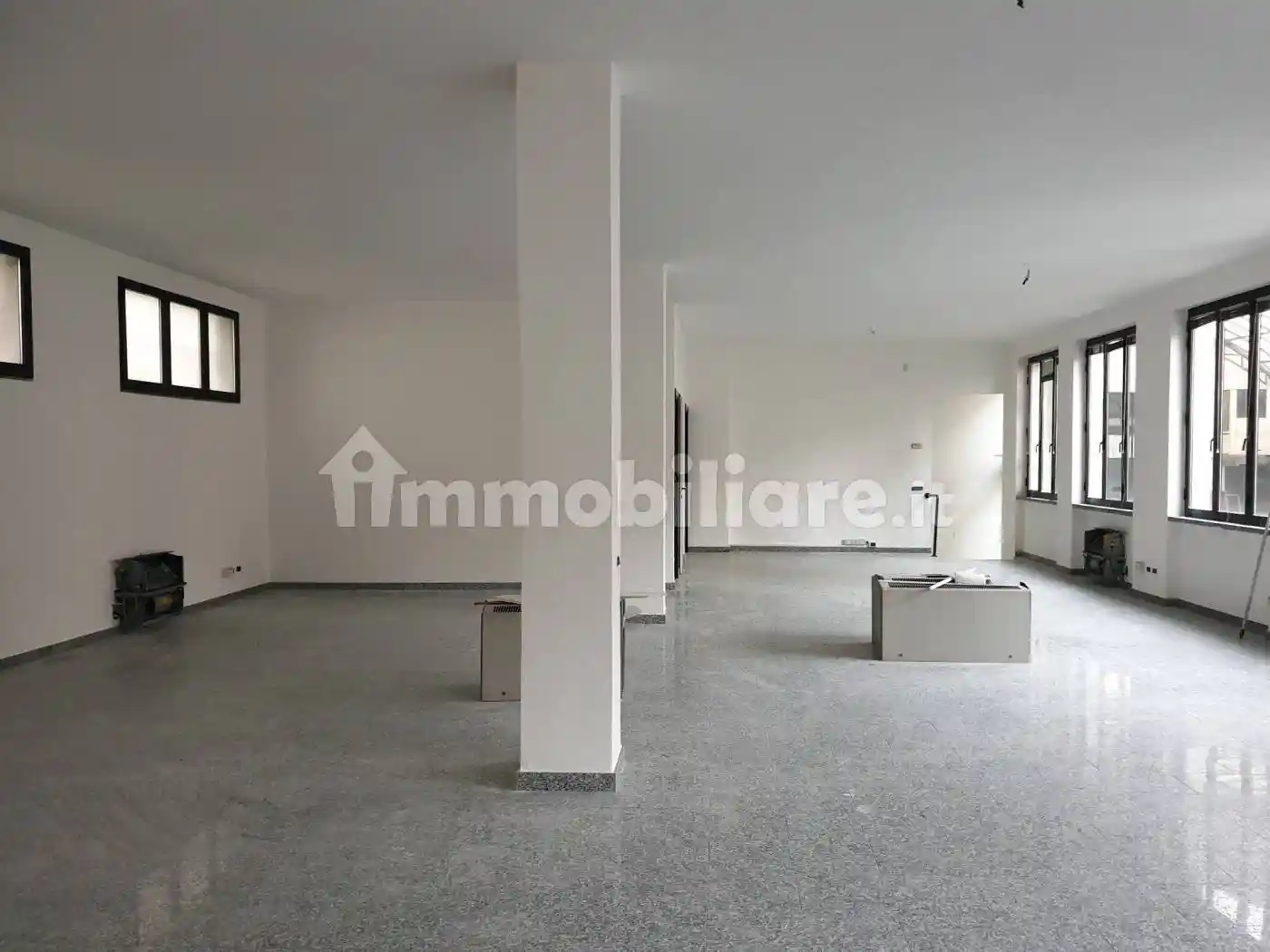 Palazzo - Edificio in Affitto - foto 5