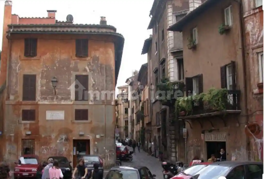 Palazzo - Edificio in vendita a Roma