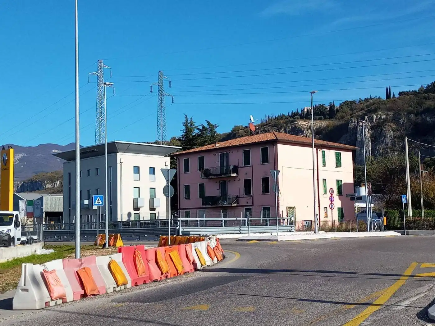 Palazzo - Edificio in vendita a Dolcè