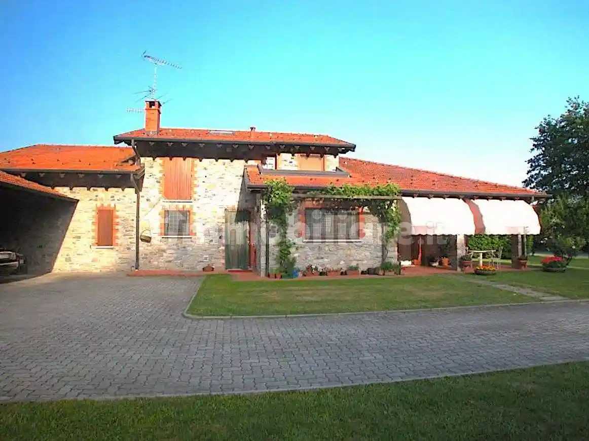 Villa in vendita a Vergiate