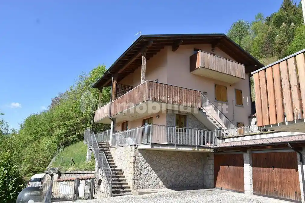 Villa in vendita a Castione della Presolana
