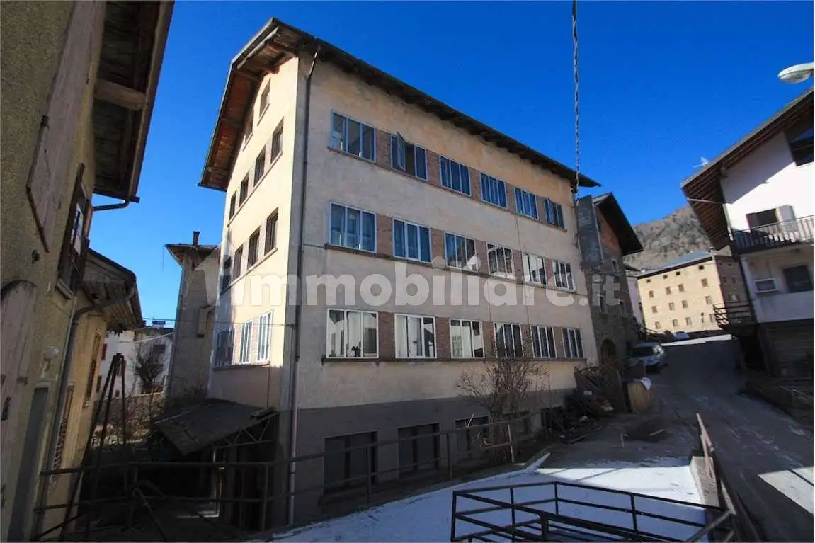 Palazzo - Edificio in vendita a Domegge di Cadore